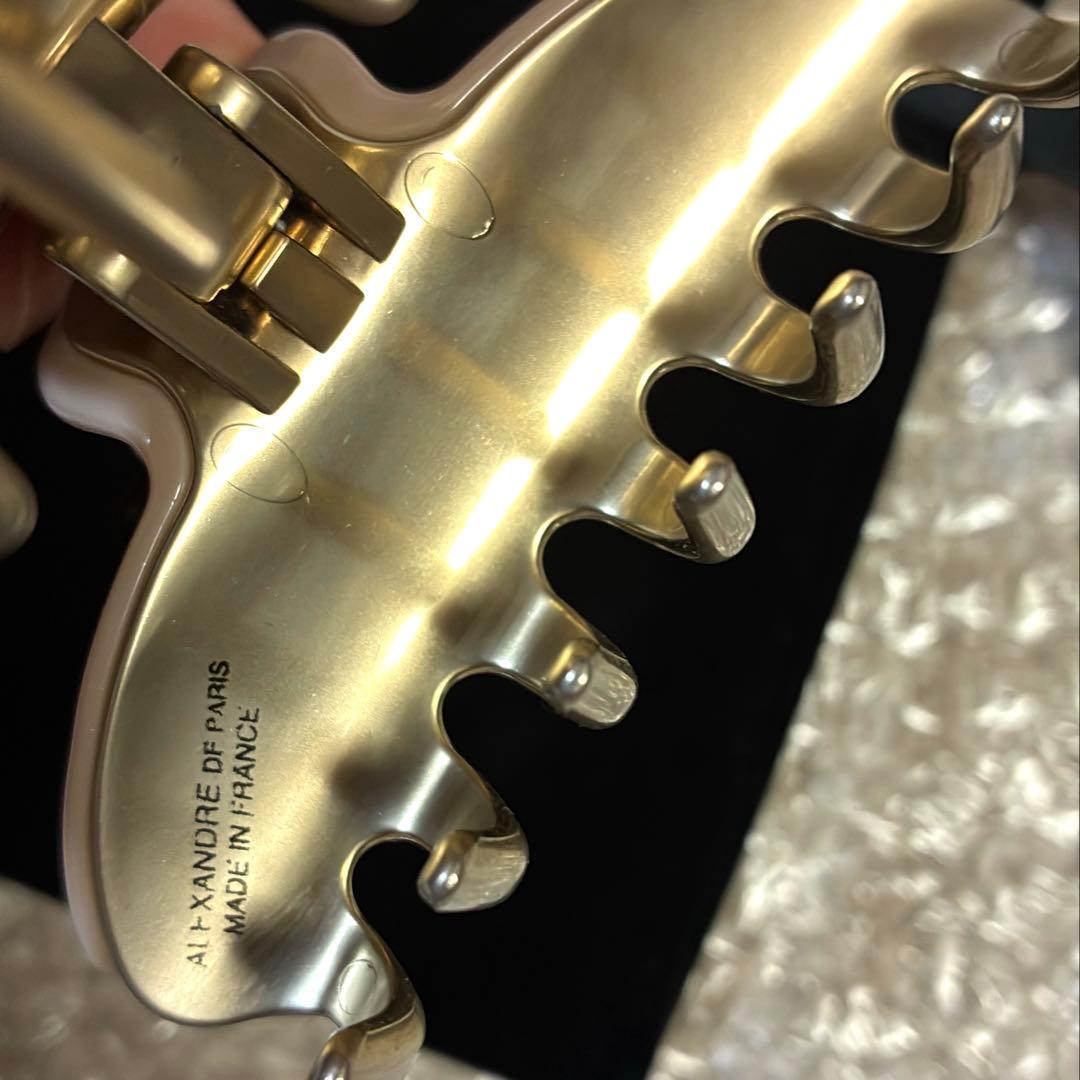 アレクサンドルドゥパリ　ヴァンドームクリップ　M ベージュ　ストーン付き