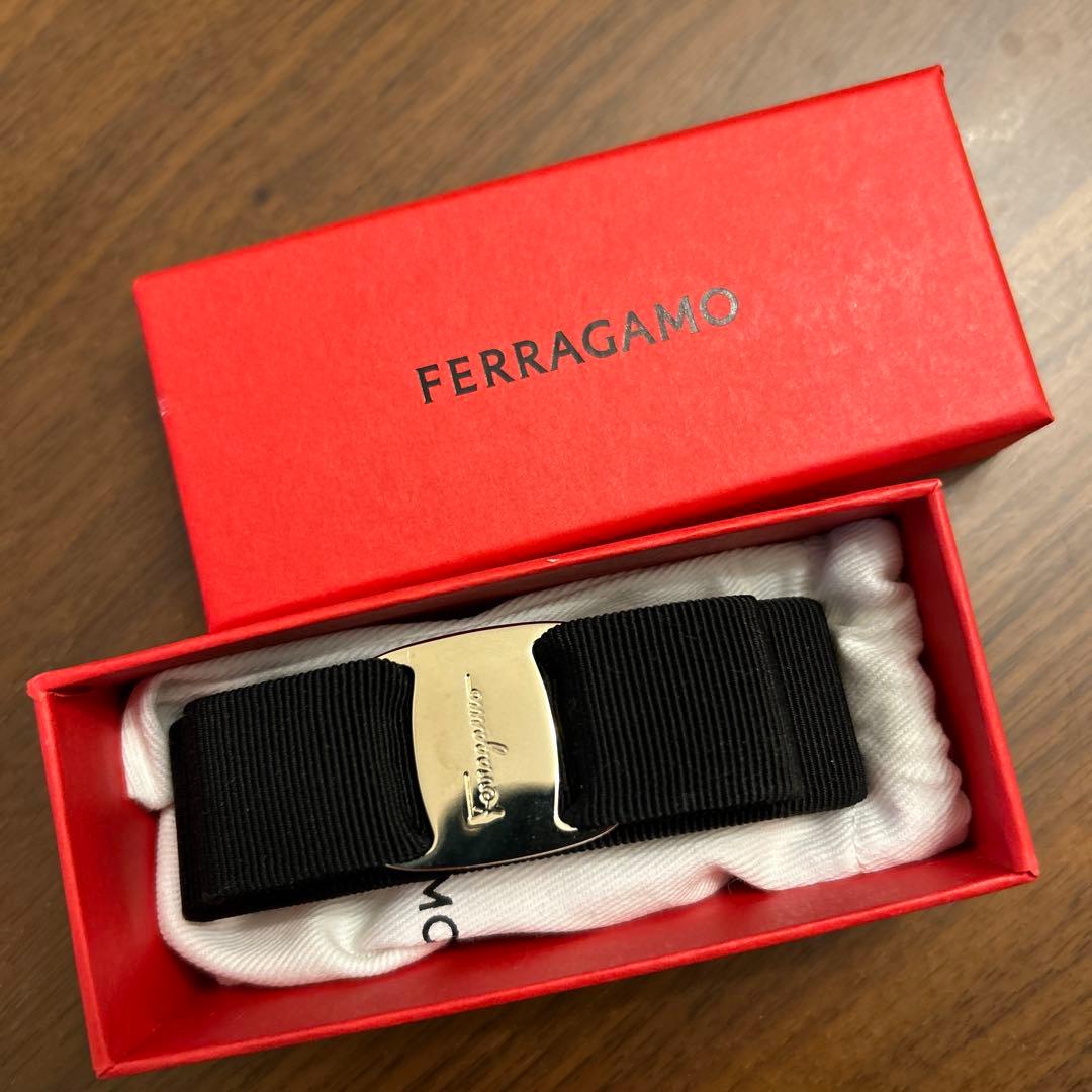 FERRAGAMO ブラック バレッタ