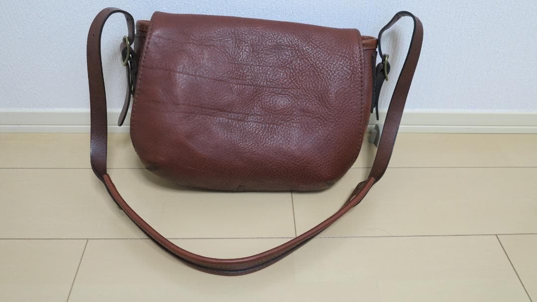 特別　HERZ ヘルツ 普段使いできるメッセンジャーTN-141　Sサイズチョコ