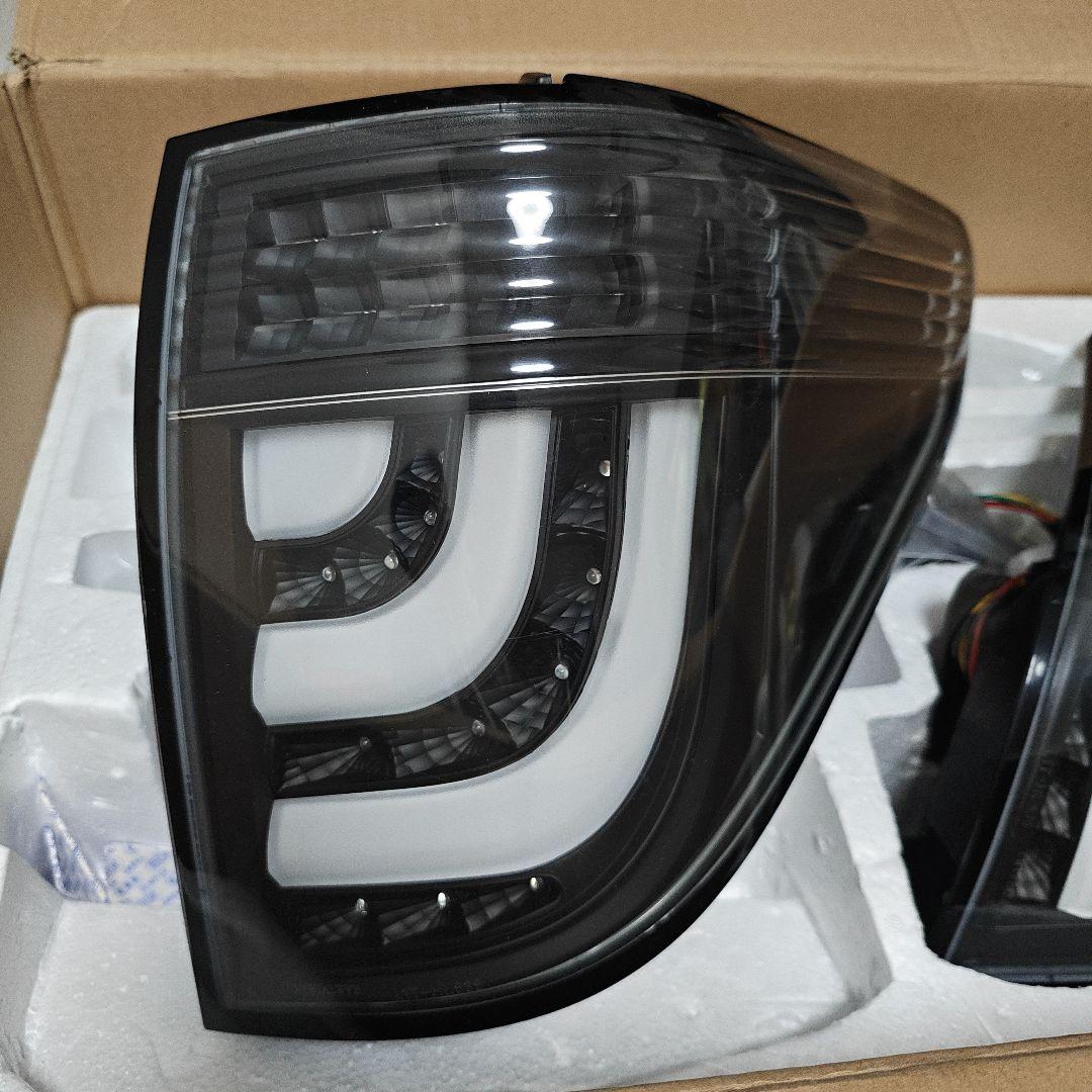 20系アルファード　テールランプ　流れるウインカー