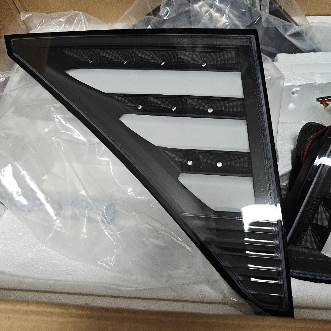 20系アルファード　テールランプ　流れるウインカー