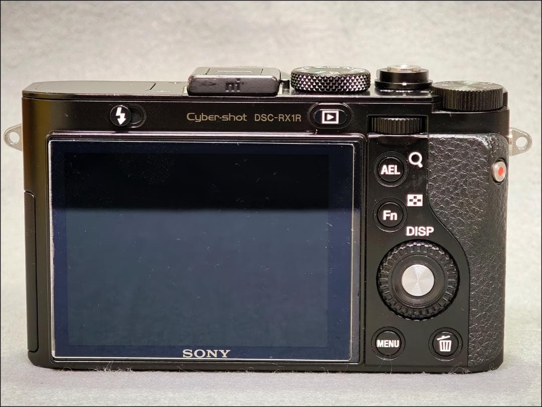 SONY DSC-RX1R（純正予備バッテリー2個＆Kenko ZXII 付属）