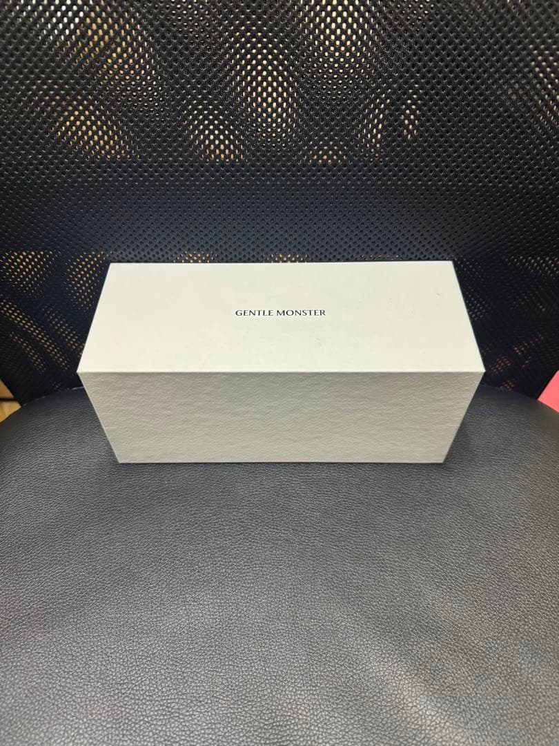 GENTLE MONSTER BLOOM 01ブラックサングラス