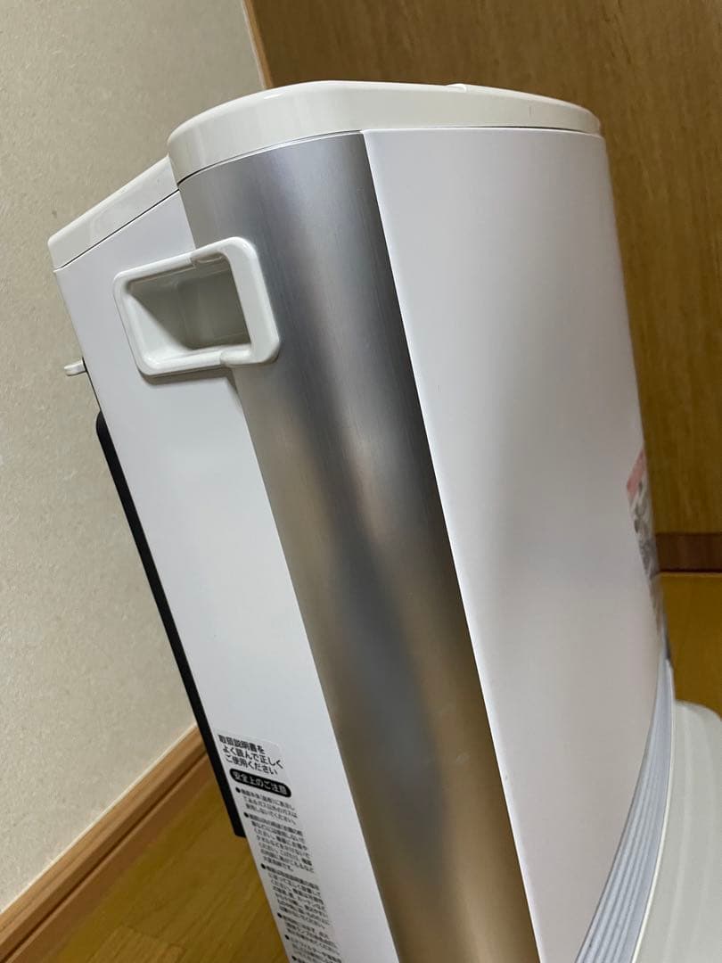 東邦ガス　都市ガスファンヒーター　RC-L4001NP-WH パネルに凹みあり