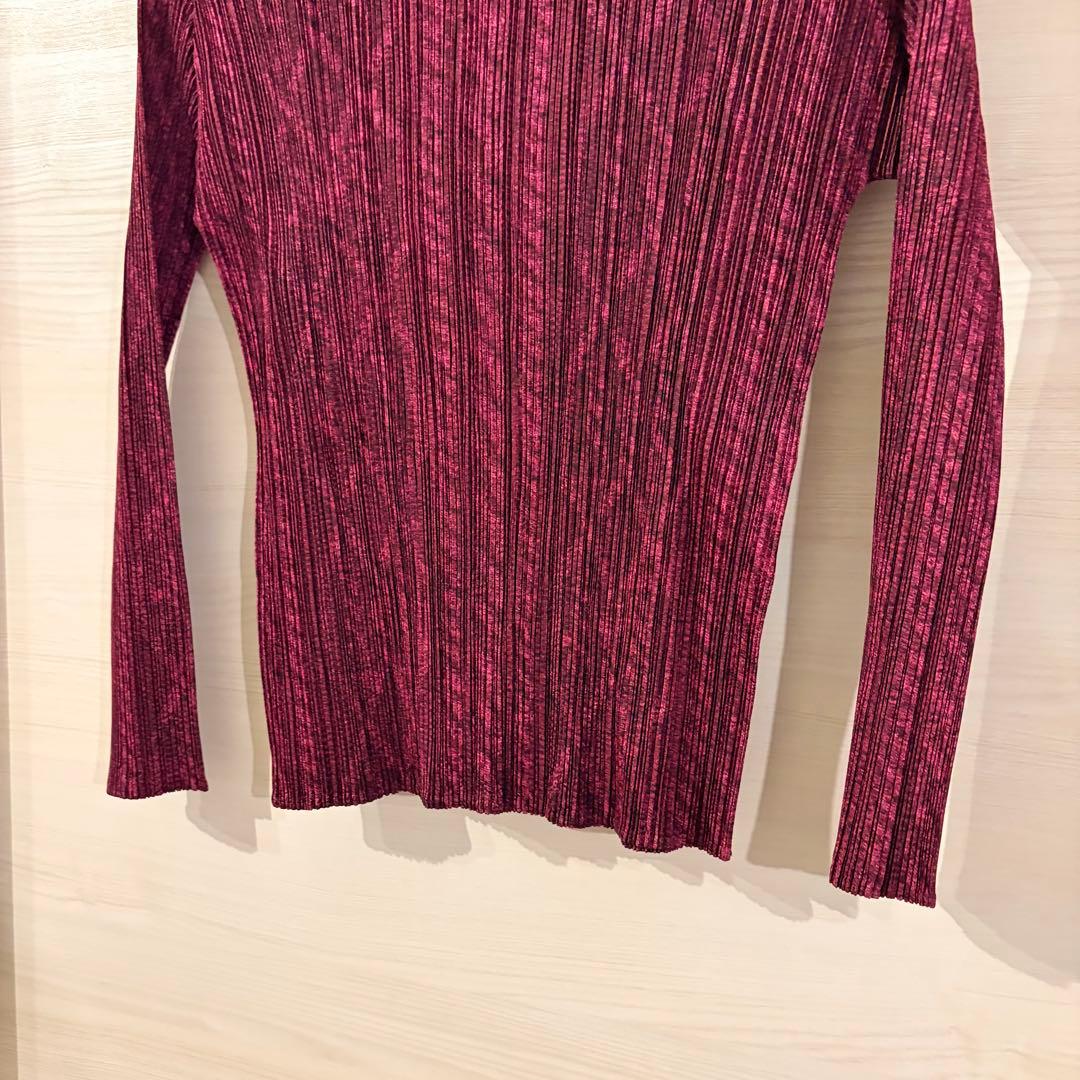 プリーツプリーズ　長袖　ハイネック　柄トップス　マゼンタ　美品
