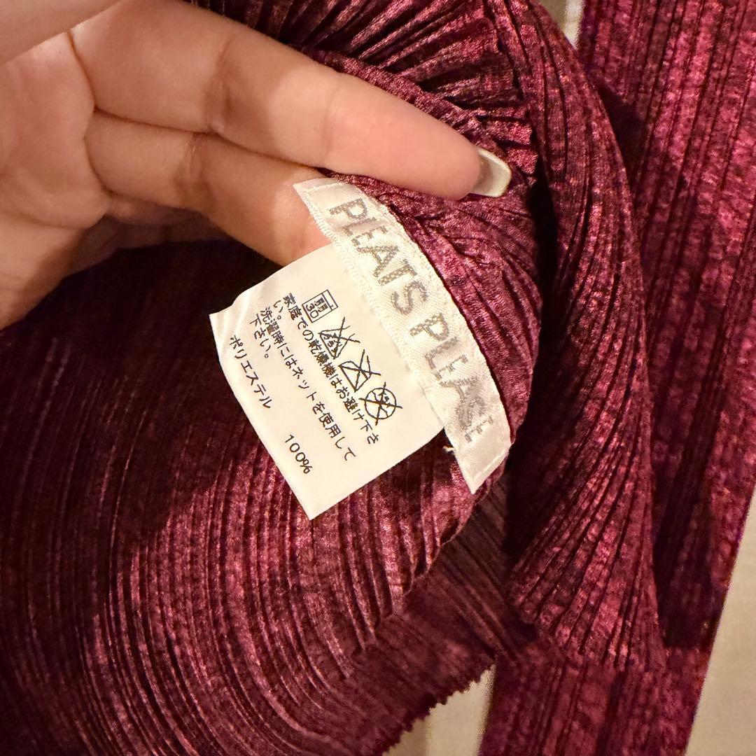 プリーツプリーズ　長袖　ハイネック　柄トップス　マゼンタ　美品