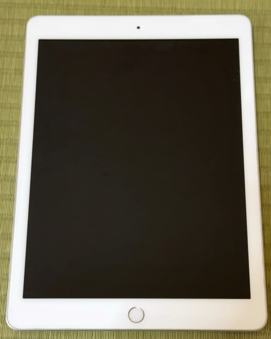 iPad第6世代 Wi-Fi 32GB シルバー MR7G2J/A 付属品未使用