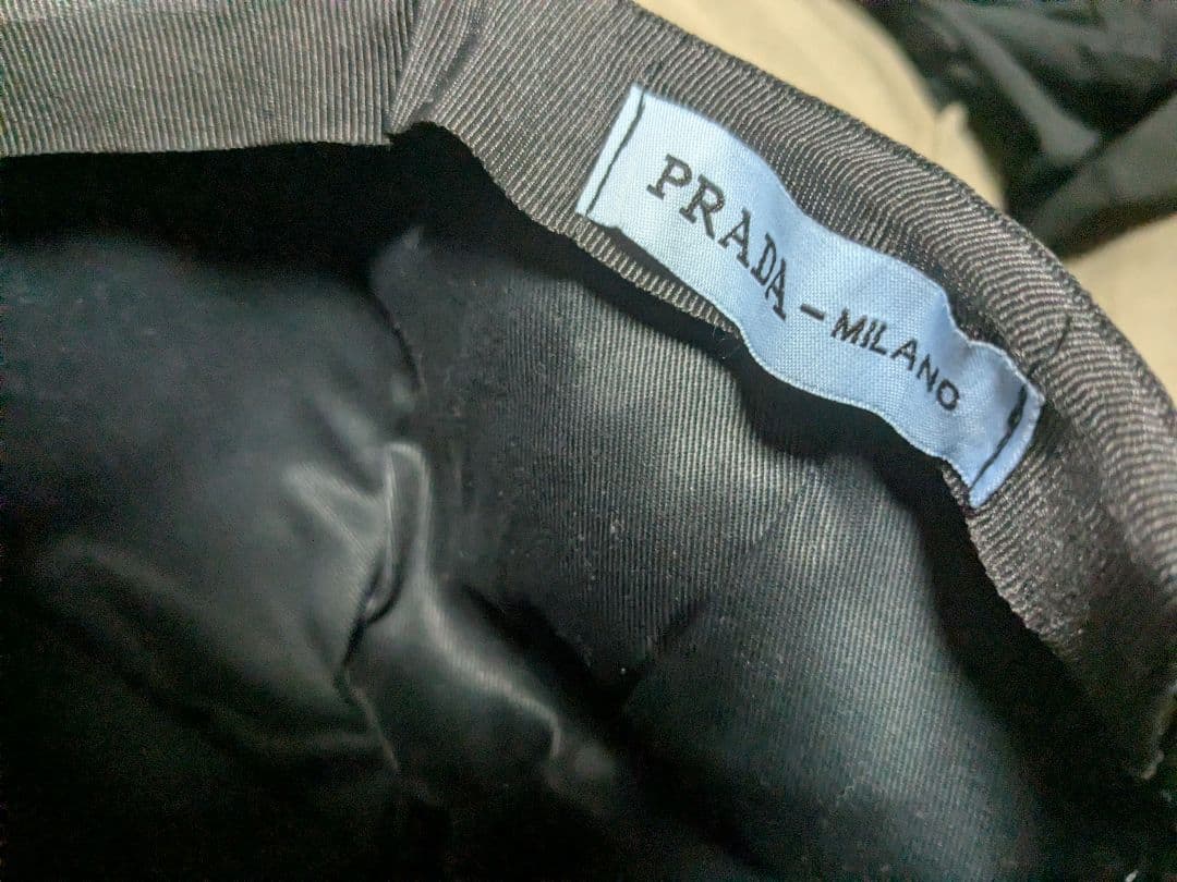 PRADA プラダ キャップ 黒 トライアングルロゴ ユニセックス