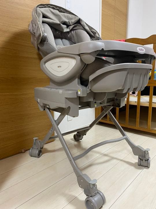 アップリカ　ユラリズムオートプレミアム　ムーンロックBR