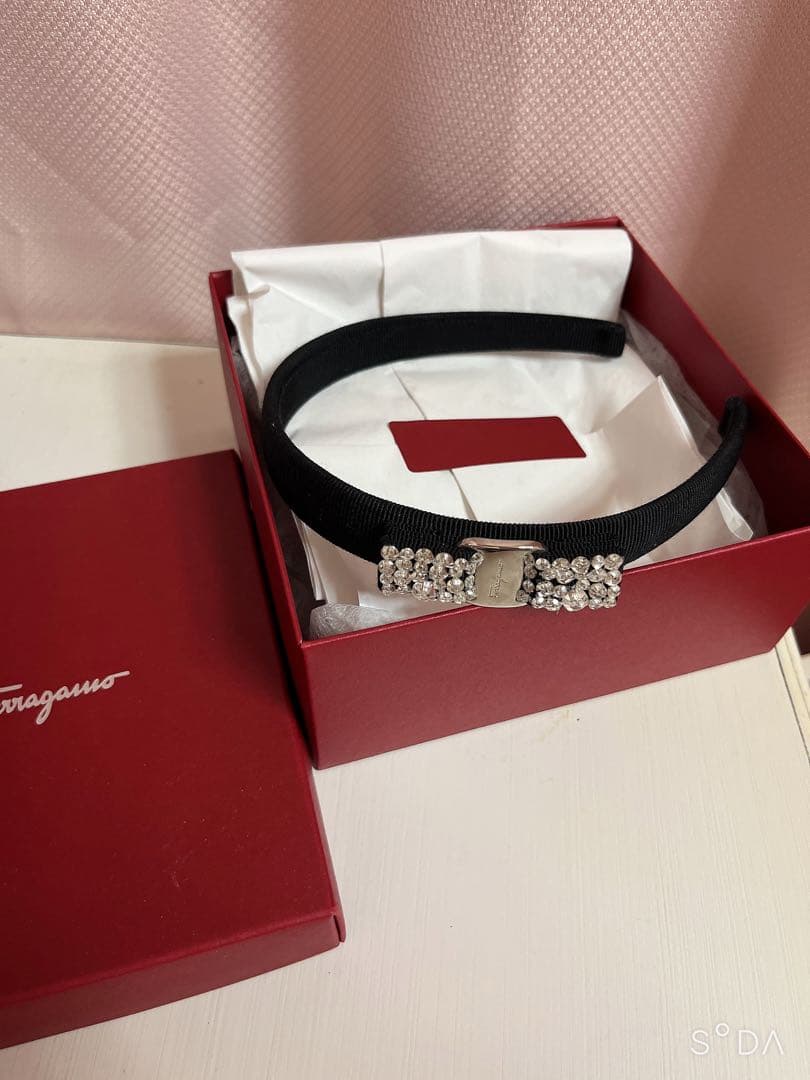 Salvatore Ferragamo フェラガモ カチューシャ ビジュー 黒