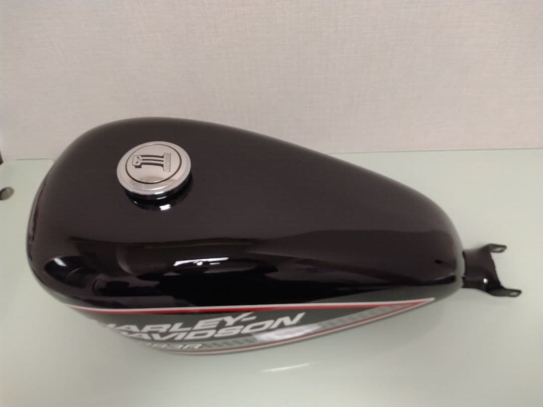 スポーツスター883R 純正タンク ブラック インジェクション用 キャップ付き