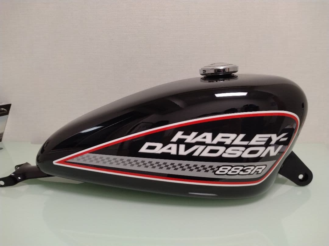 スポーツスター883R 純正タンク ブラック インジェクション用 キャップ付き