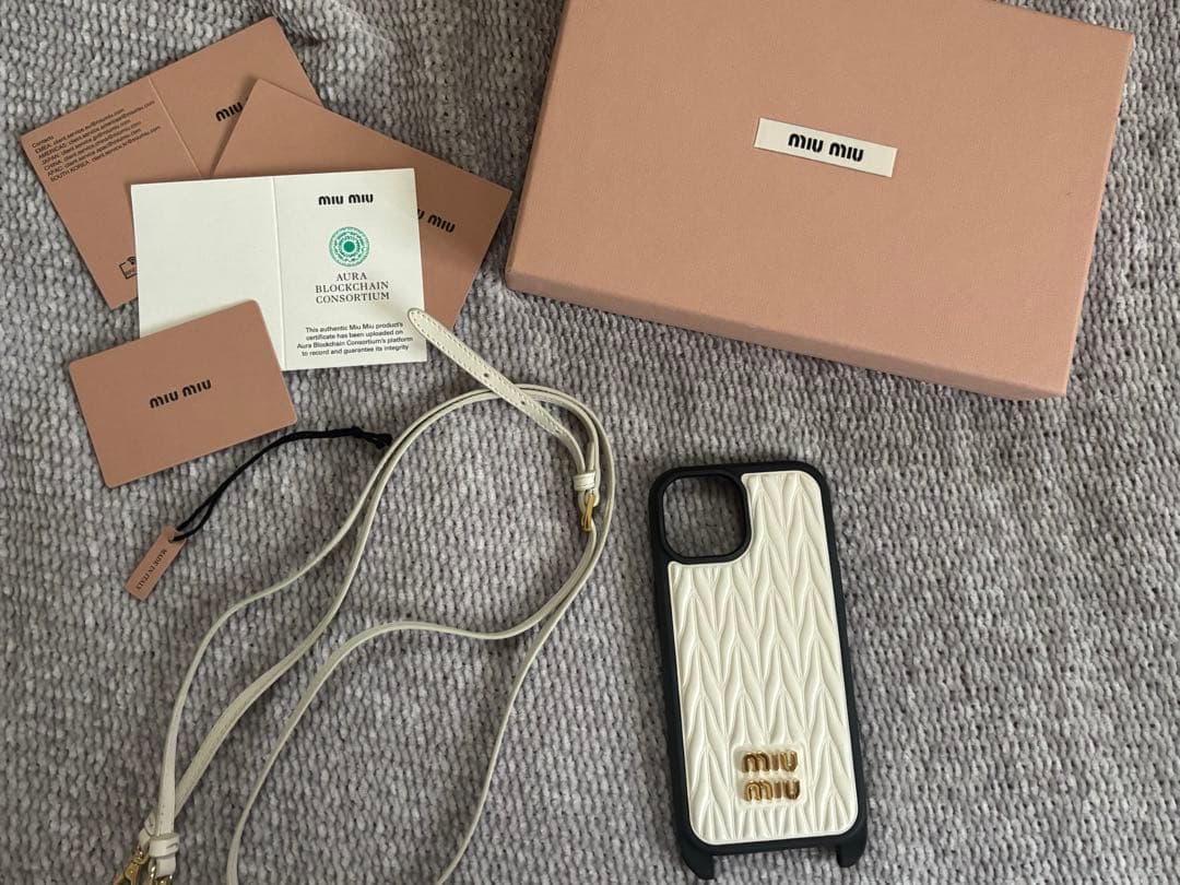 MIUMIU iPhoneケース15