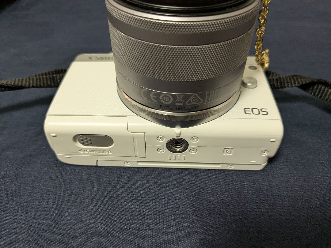 【Canon】EOS M100　ダブルレンズキット　ホワイト