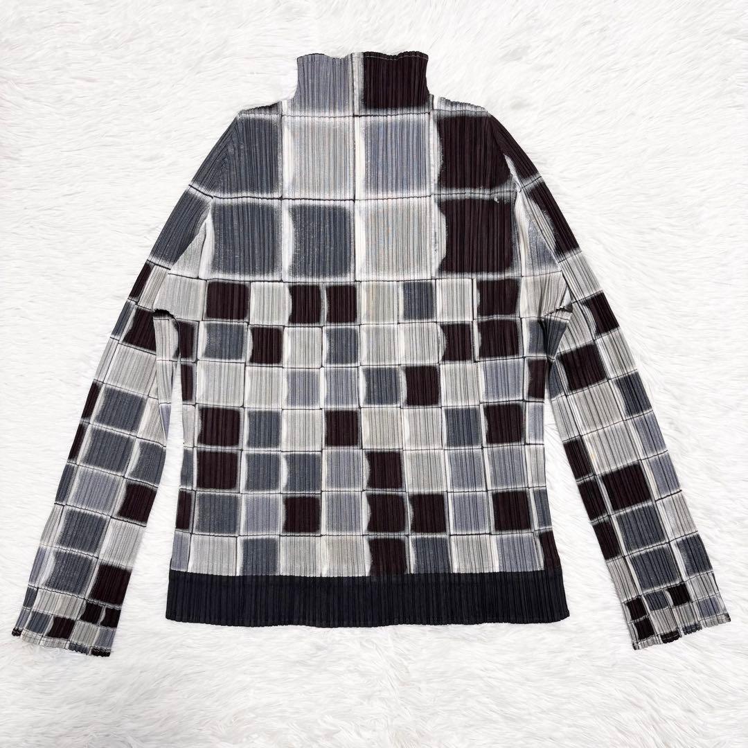 プリーツプリーズ　ハイネック　長袖　総柄　モザイク　サイズ3