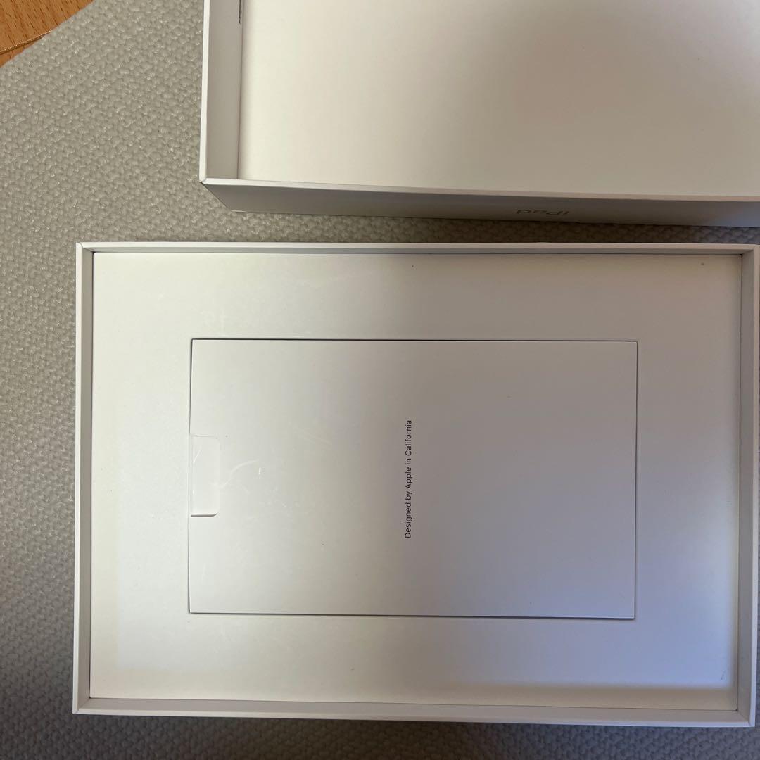 iPad本体 ホワイト 第8世代　箱付き