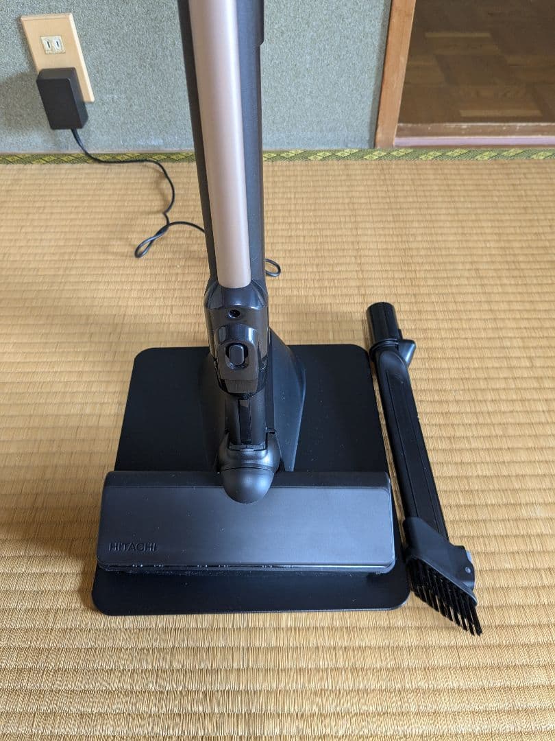 日立コードレスクリーナー ライトゴールド2025年製 未使用