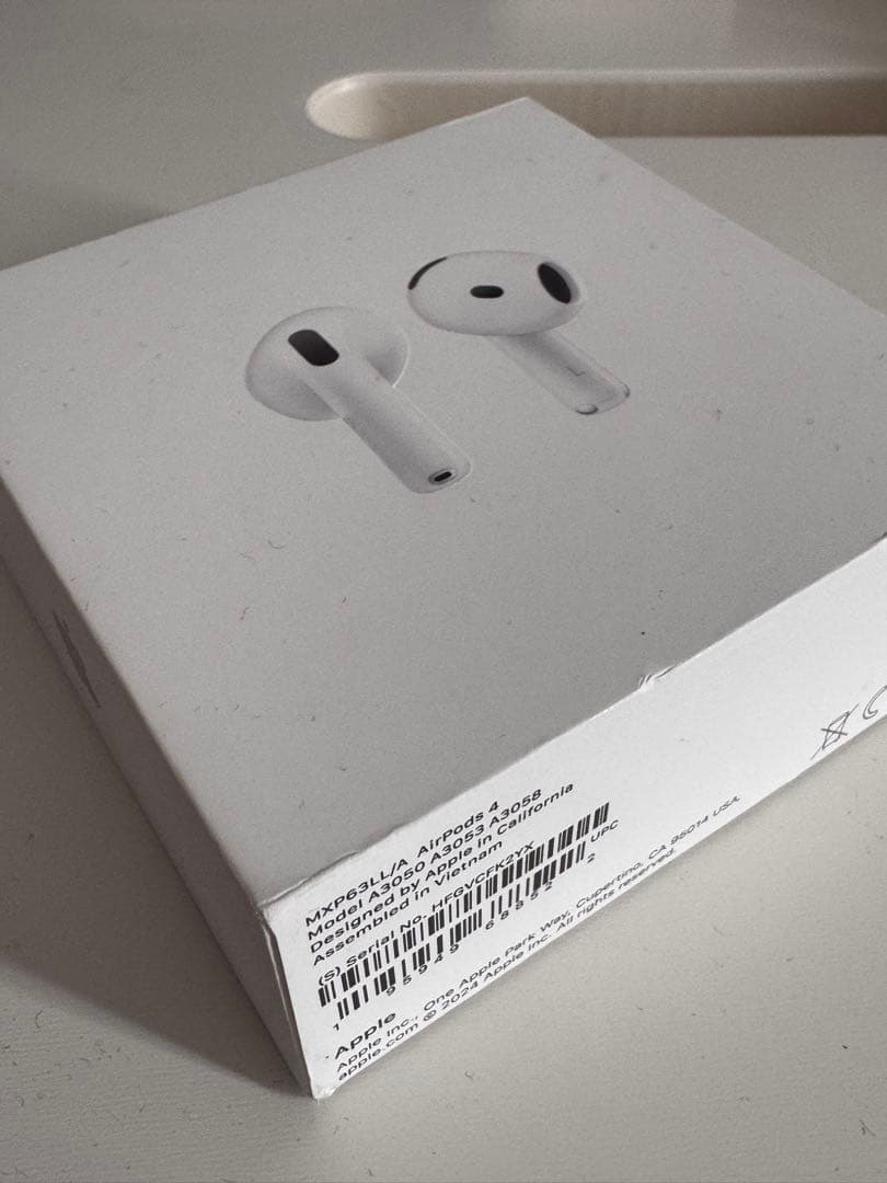 AirPods 4 USB-C充電ケース付き