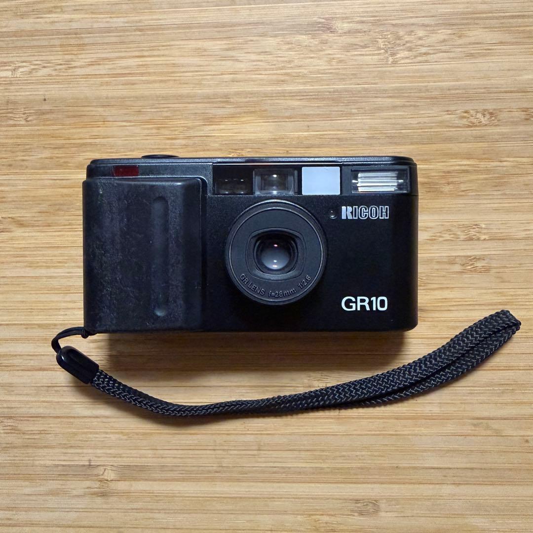 【RICOH GR10】コンパクトフィルムカメラ　ブラック　ケース付