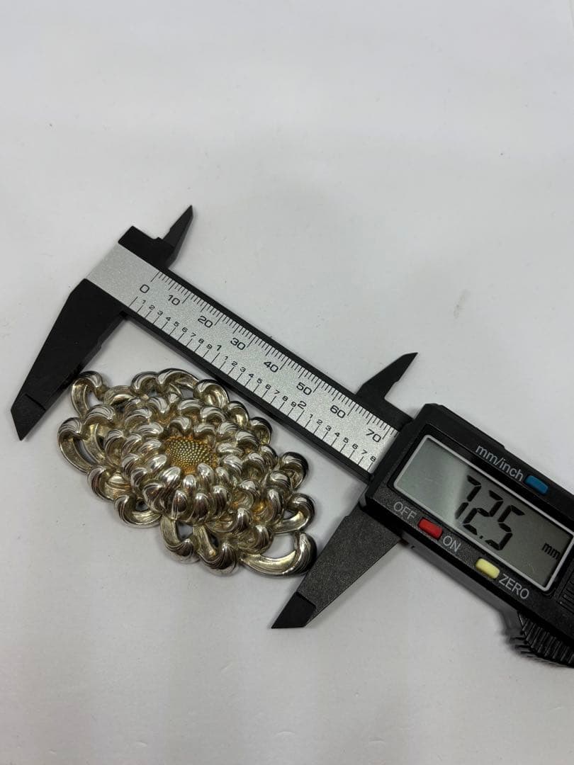 菊　彫金　金工　アンティーク　不明