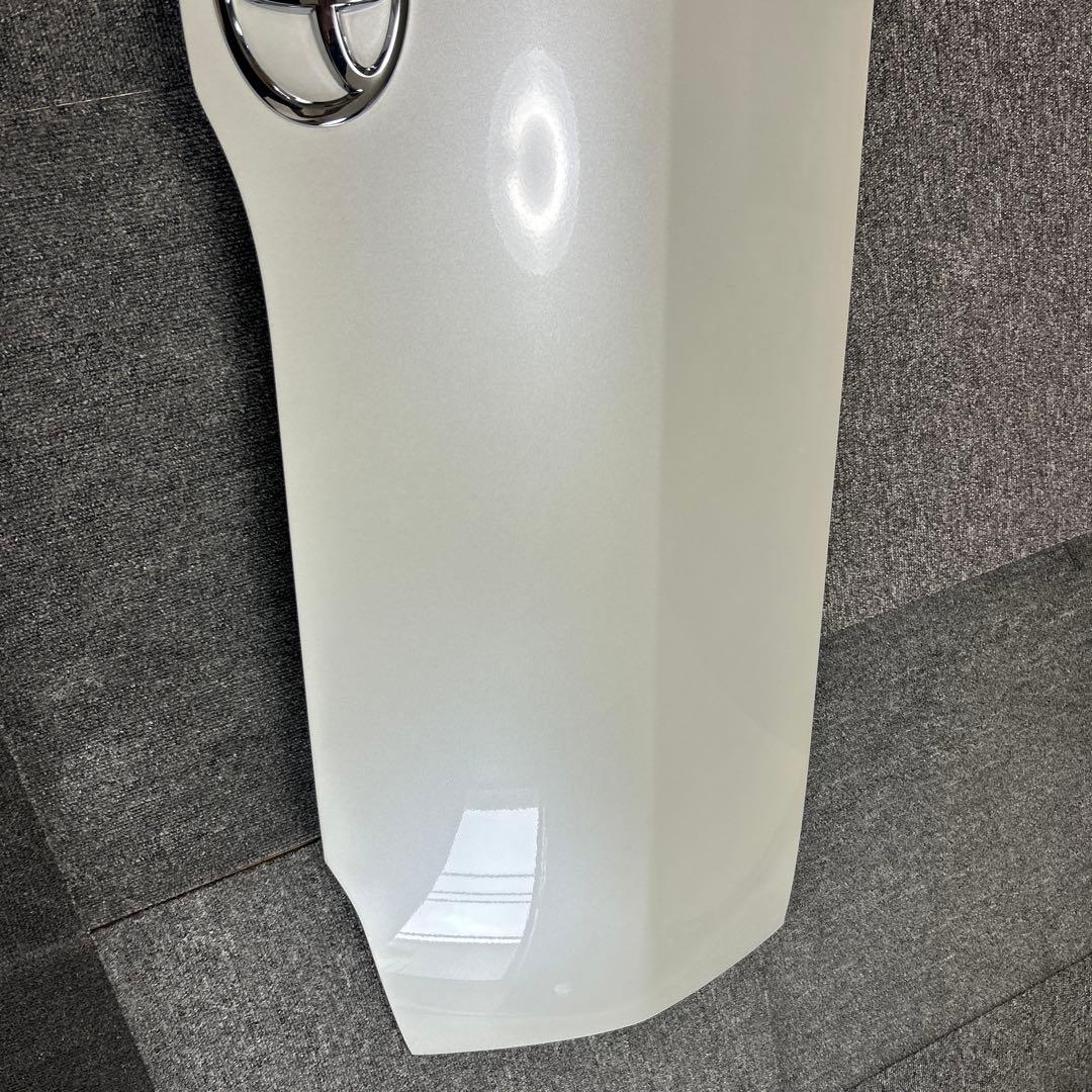 新車外し　200系 ハイエース 純正 ボンネット 070 ホワイトパール送料込み