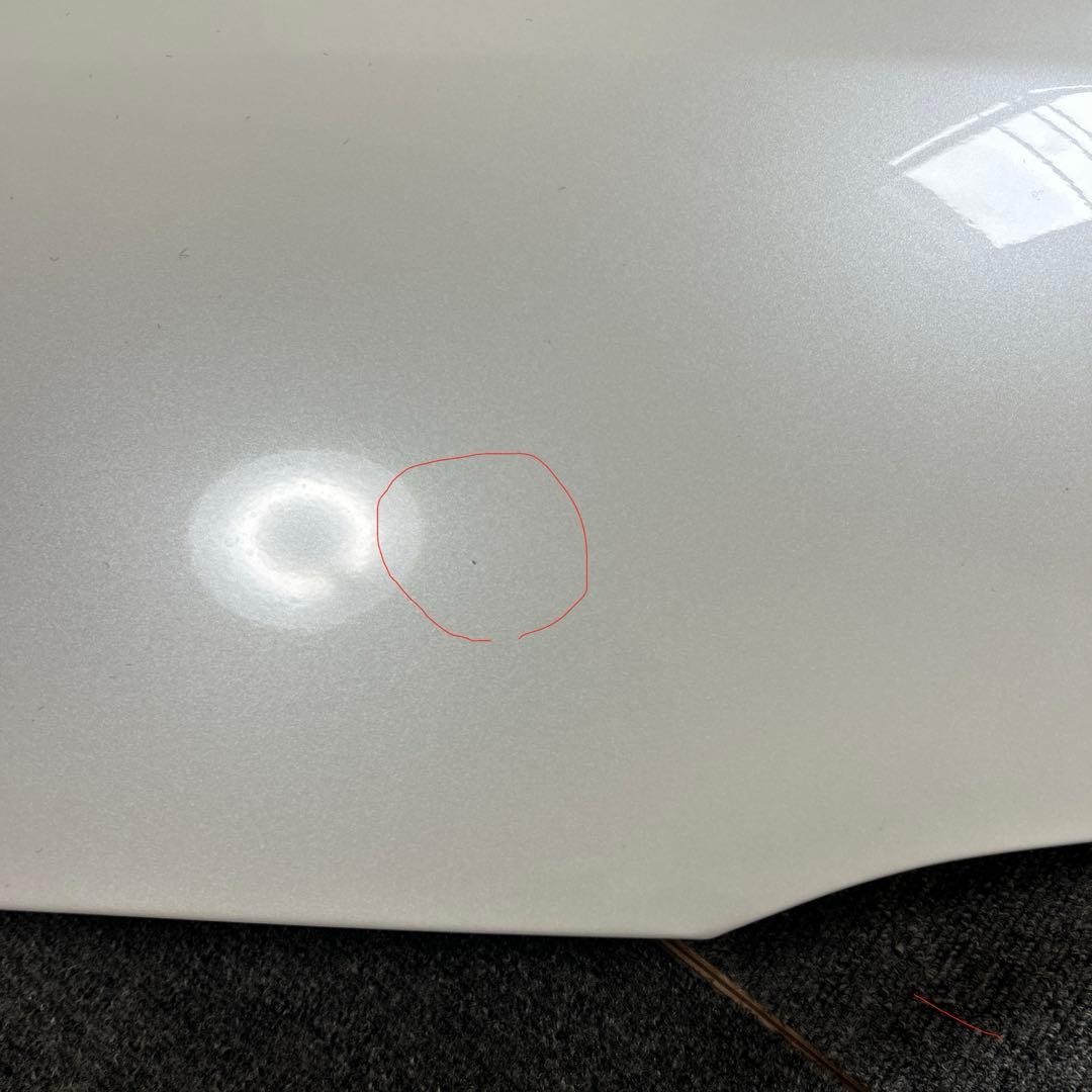 新車外し　200系 ハイエース 純正 ボンネット 070 ホワイトパール送料込み