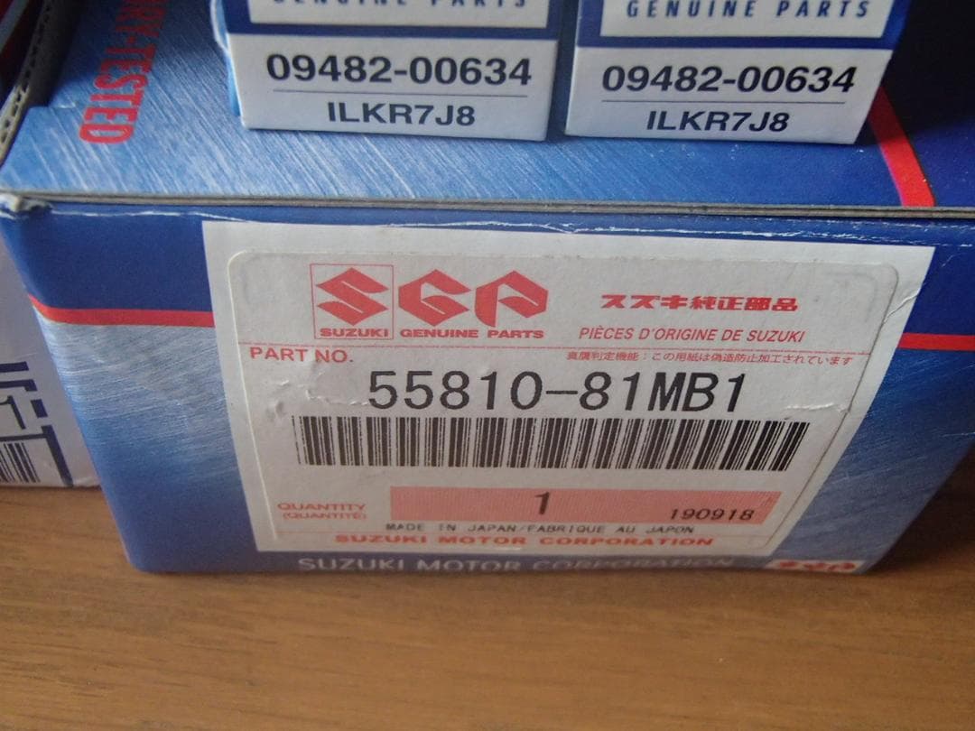 スズキ　純正オイルフィルター　純正プラグ　エアコン、エアーフィルター、パッド