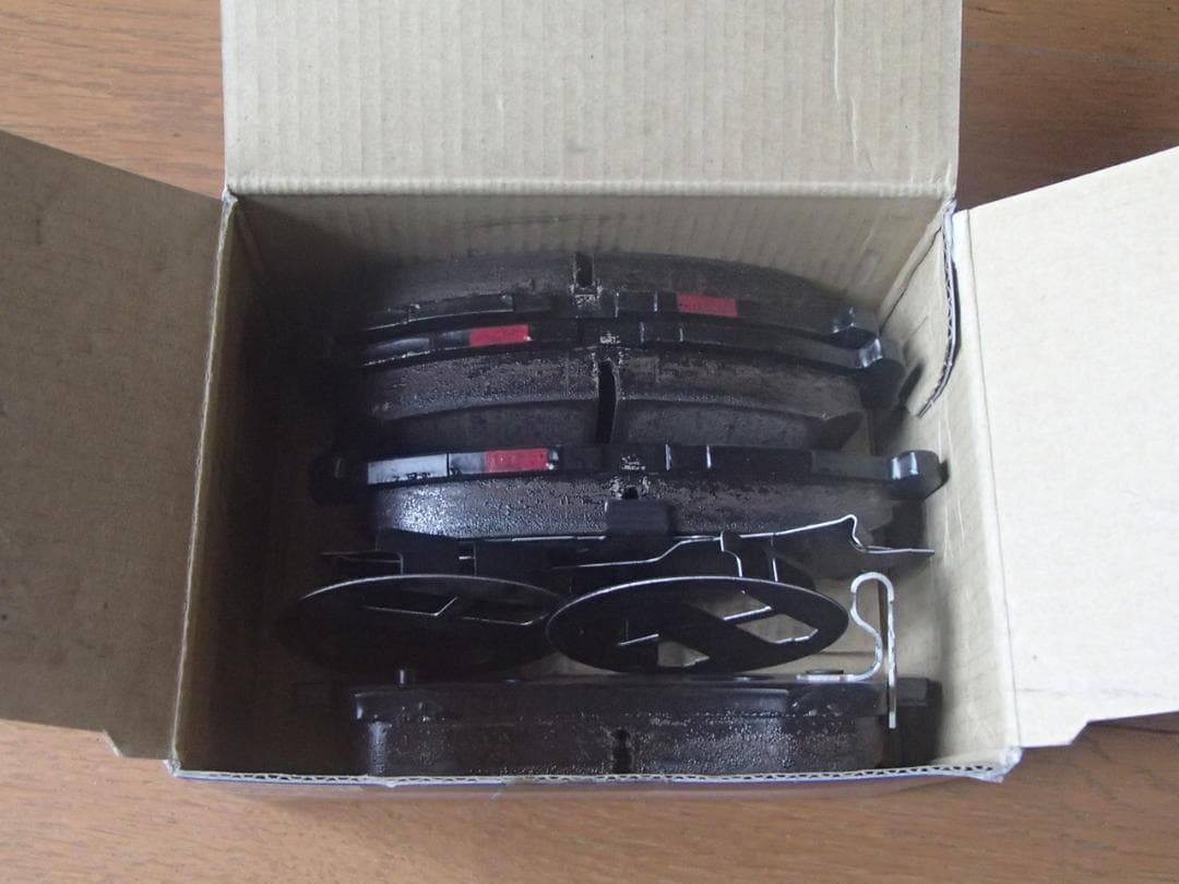 スズキ　純正オイルフィルター　純正プラグ　エアコン、エアーフィルター、パッド