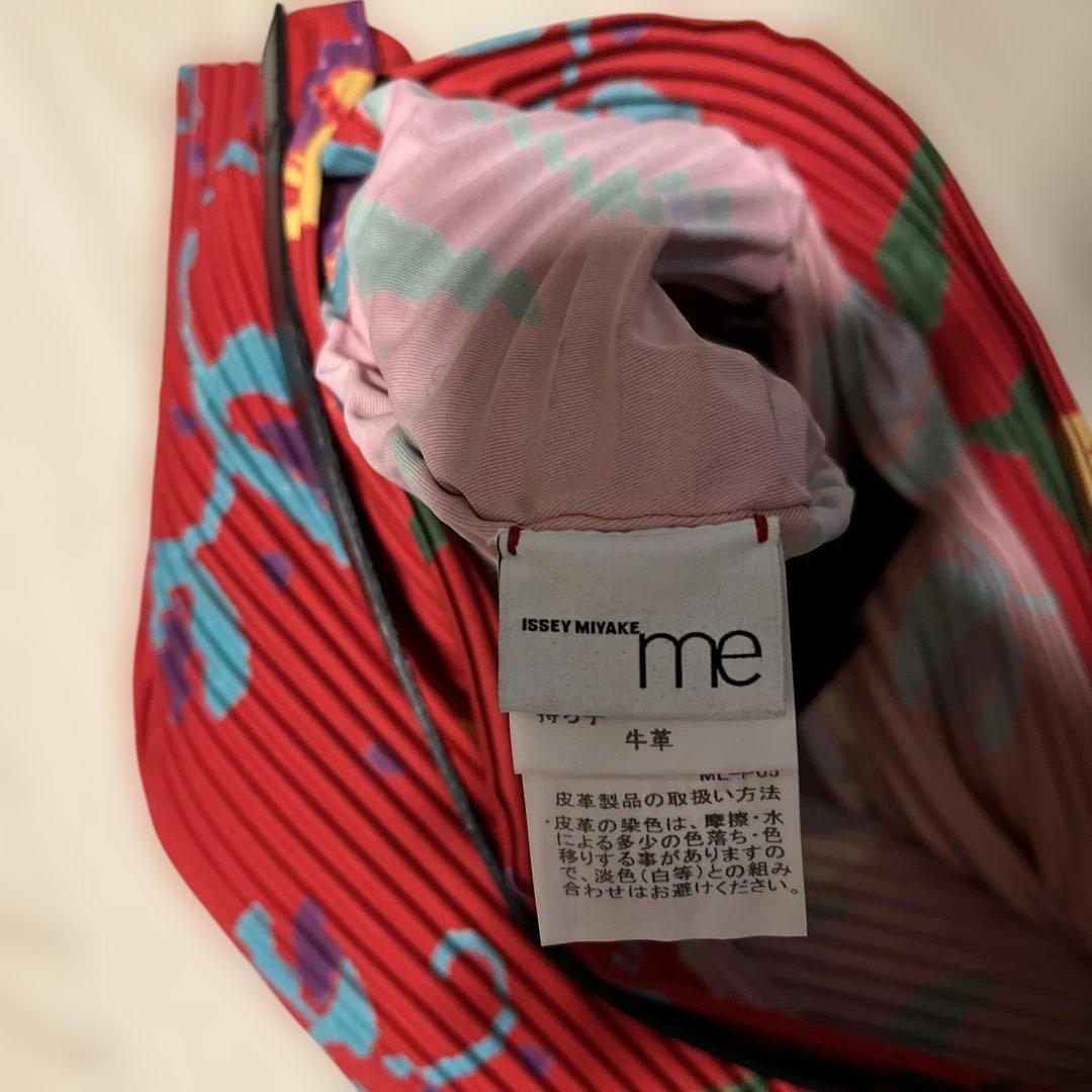ISSEY MIYAKE me 花柄クラッチバッグ