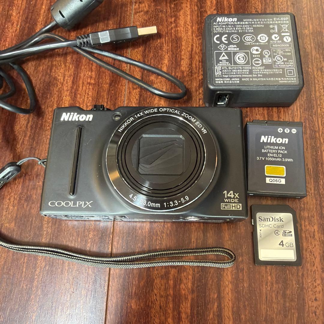 ニコンCOOLPIX S8200 デジカメ（充電器、4GBのSD付）