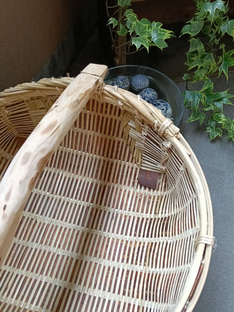 【メルカリ市　お値引き中】竹かご　肥料ふりかご