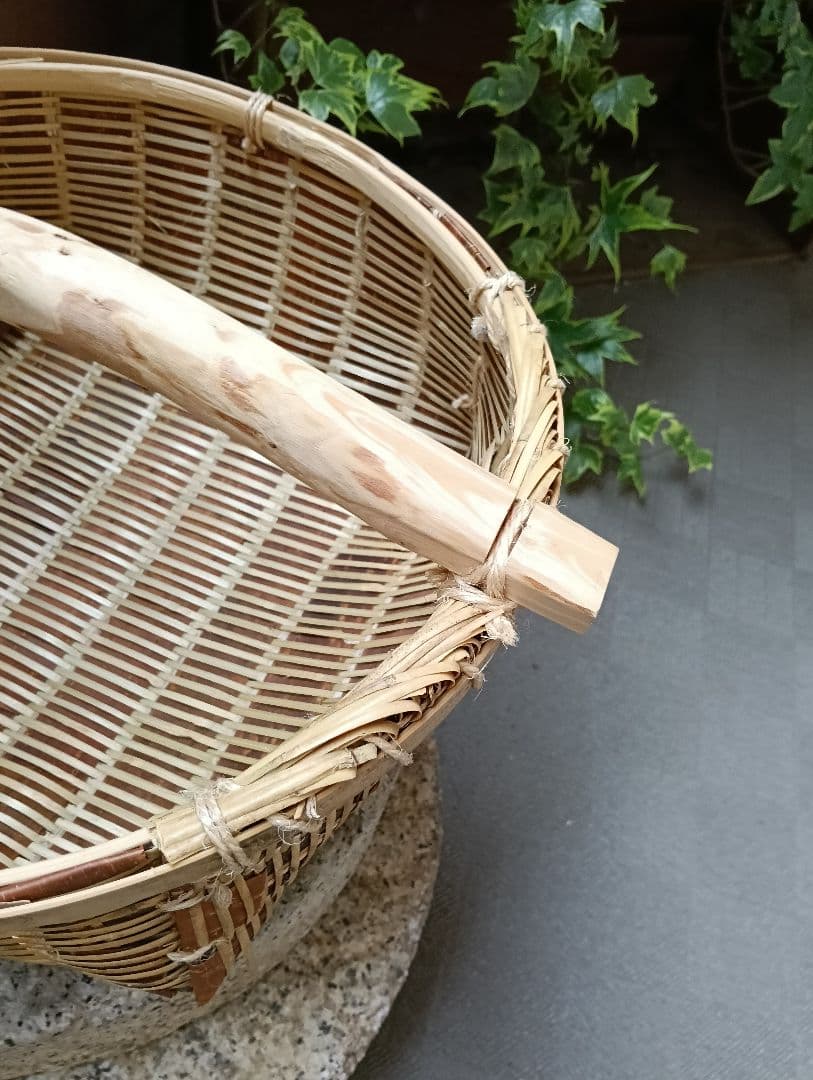 【メルカリ市　お値引き中】竹かご　肥料ふりかご