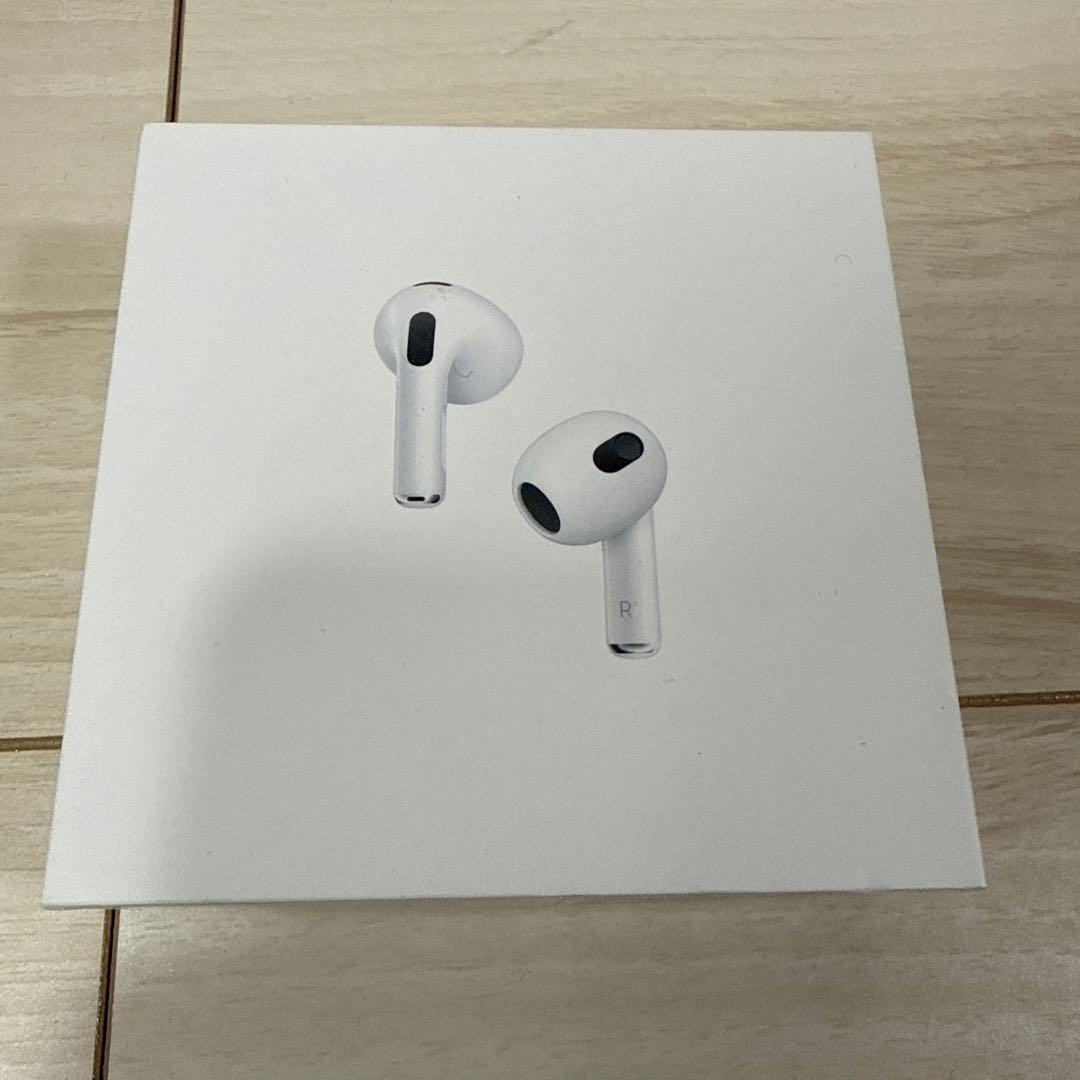 Apple AirPods 第3世代 充電ケース付き MPNY3J/A