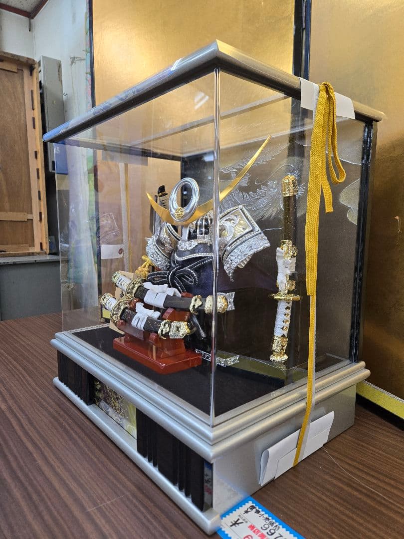 ノリ　【展示品限り】五月人形　兜　上杉謙信　ケース飾り　K21