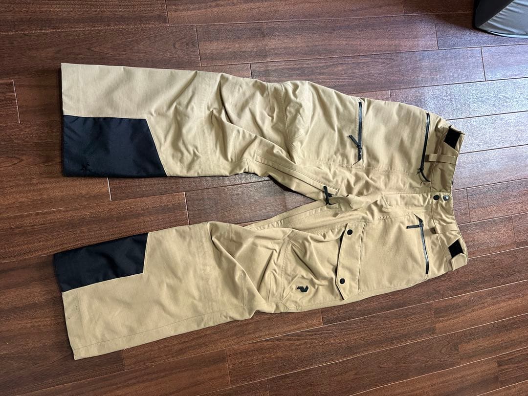 ピークパフォーマンス　ベージュ スキーウェア 上下セット