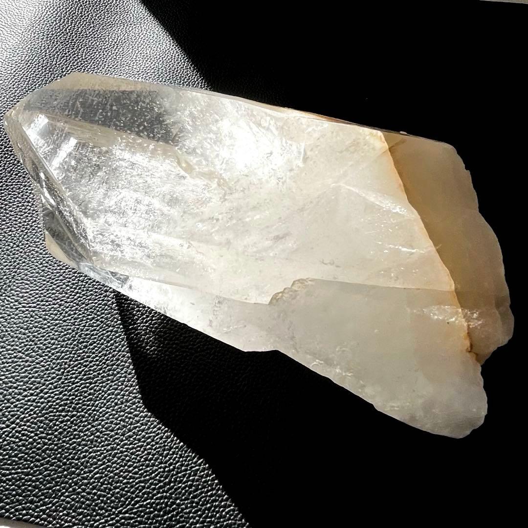 天然石　原石　大型水晶ポイント　2030g パワーストーン