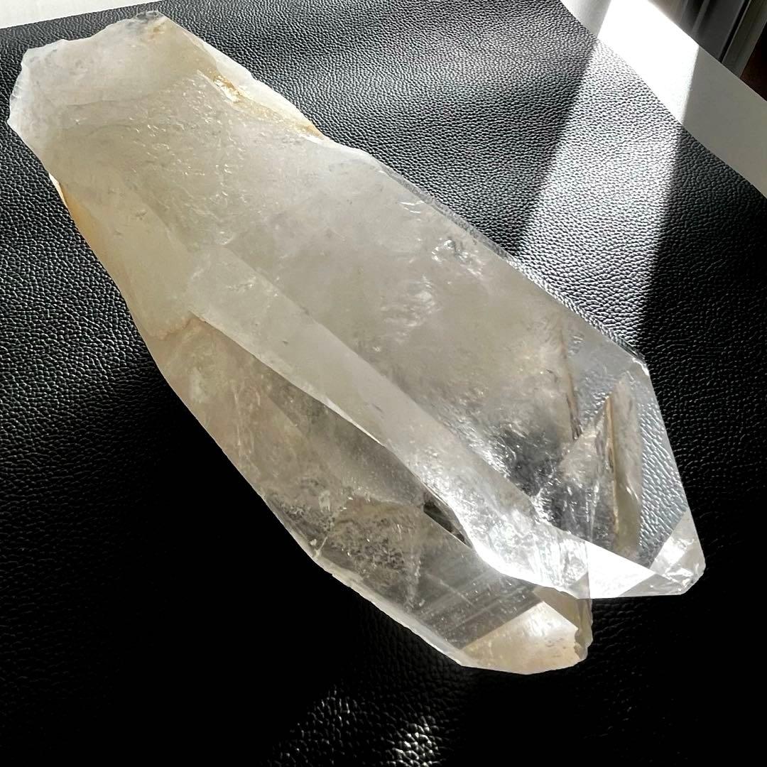 天然石　原石　大型水晶ポイント　2030g パワーストーン