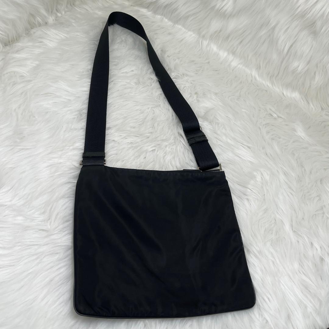 美品✨PRADA プラダ　ナイロン ショルダーバッグ　三角プレート　白タグあり