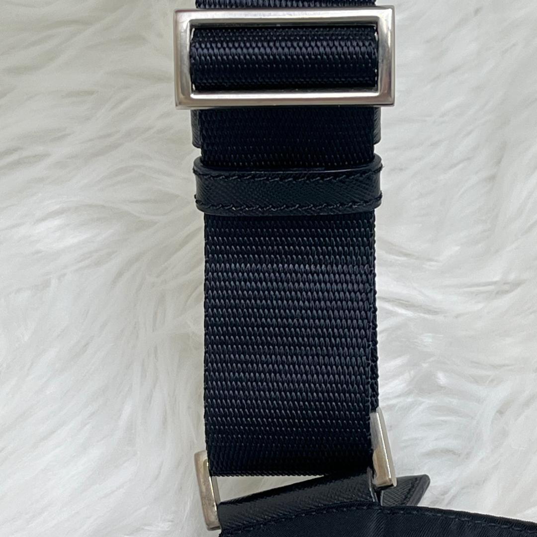 美品✨PRADA プラダ　ナイロン ショルダーバッグ　三角プレート　白タグあり