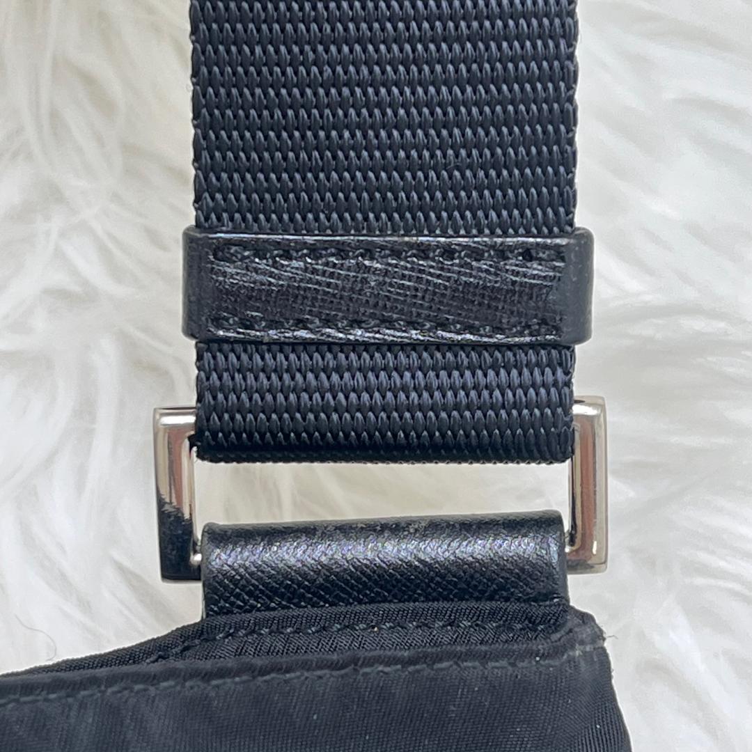 美品✨PRADA プラダ　ナイロン ショルダーバッグ　三角プレート　白タグあり