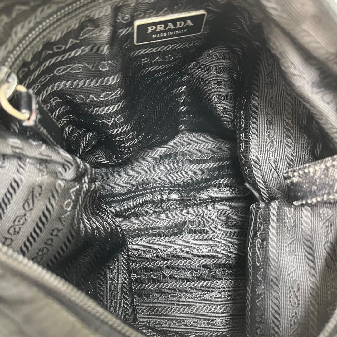美品✨PRADA プラダ　ナイロン ショルダーバッグ　三角プレート　白タグあり