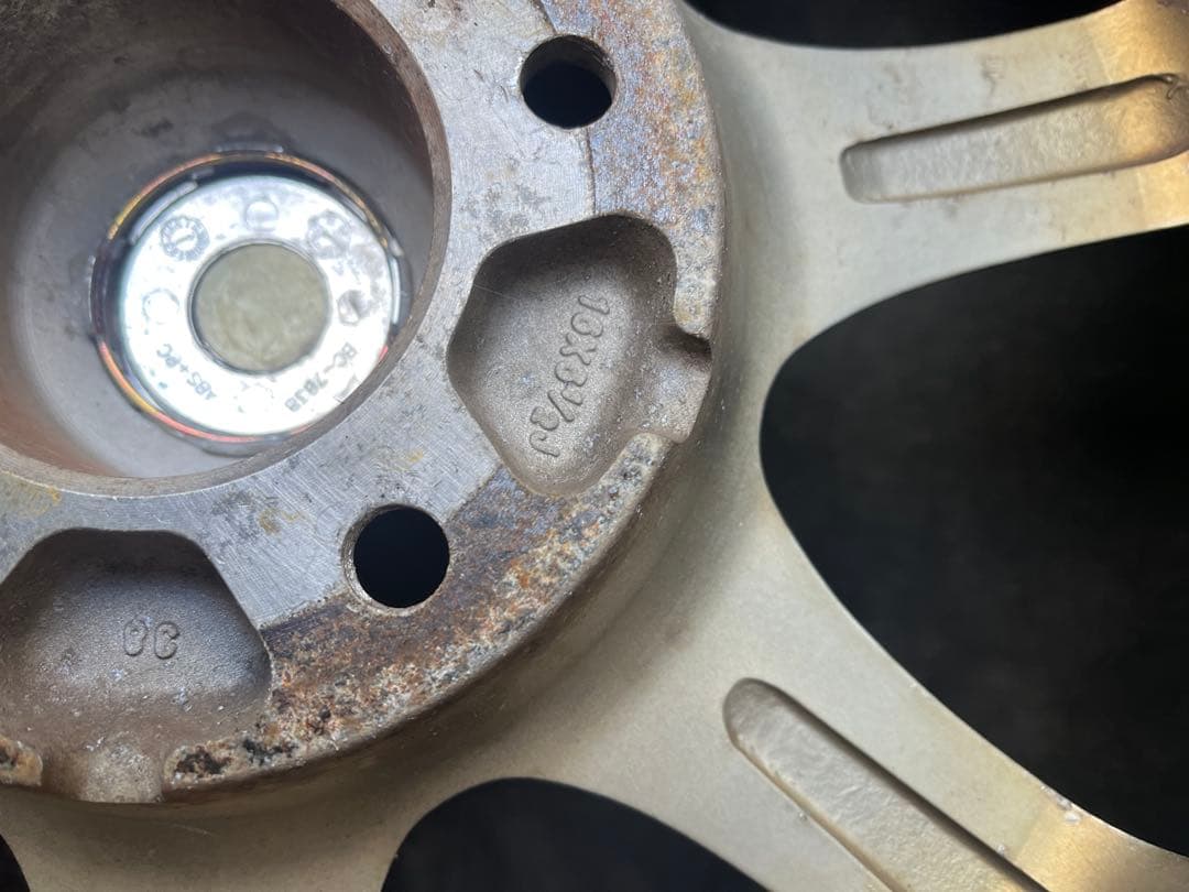 プリウスα スタッドレス205/60r16 ダンロップWM2 5穴　114.3