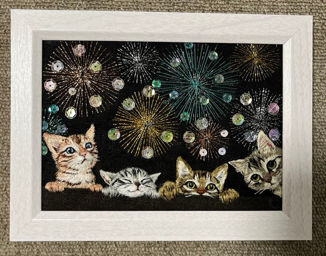 タ*ー様 ハンドメイド刺繍フレーム　夜空いっぱいの花火とニャンズ