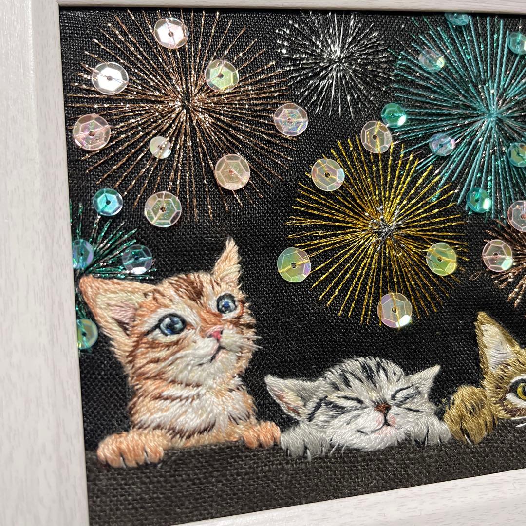 タ*ー様 ハンドメイド刺繍フレーム　夜空いっぱいの花火とニャンズ