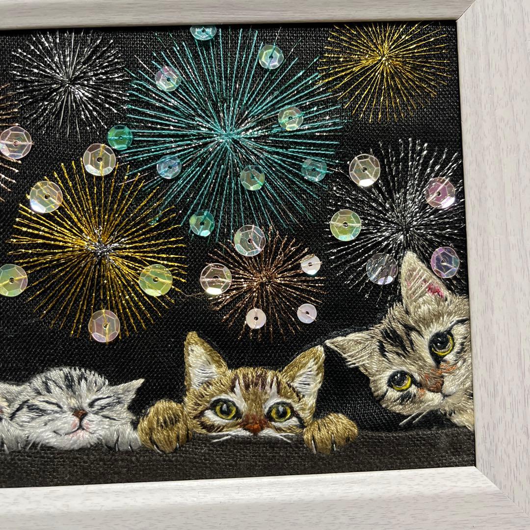 タ*ー様 ハンドメイド刺繍フレーム　夜空いっぱいの花火とニャンズ