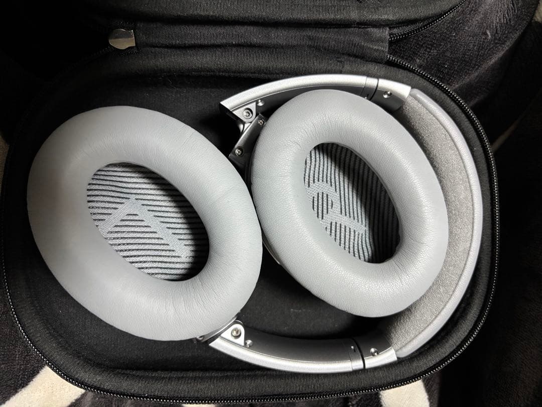 BOSE QuietComfort 35 Ⅱ シルバー！イヤーパッド交換済み！