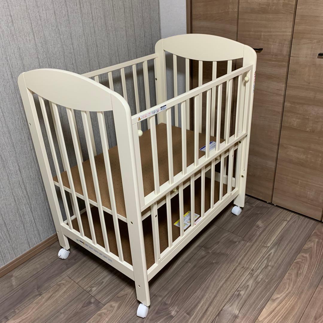 カトージ　ベビーベッド　ハイタイプ　ホワイト
