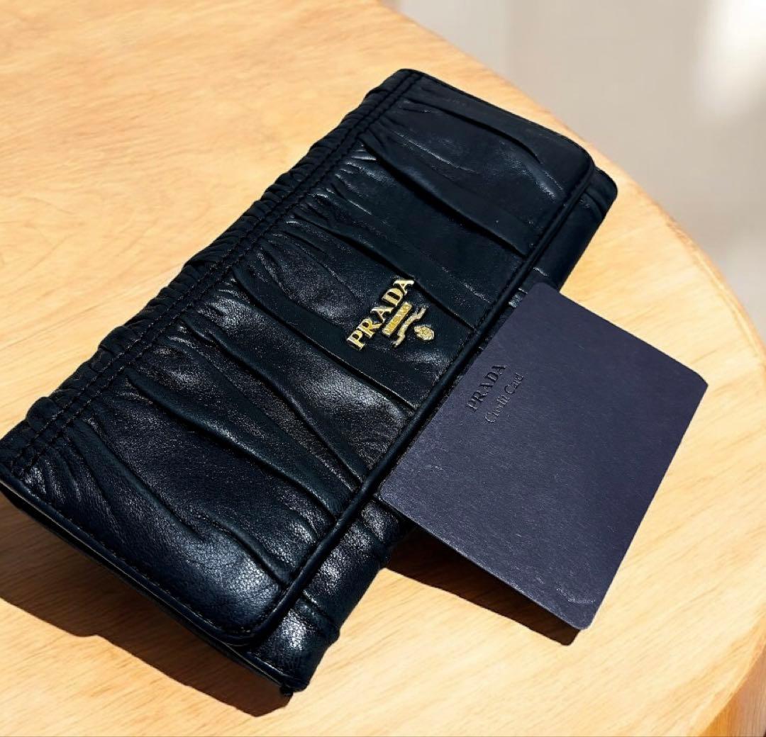 PRADA ブラックレザー 長財布　ギャザー　ゴールド　プラダ財布