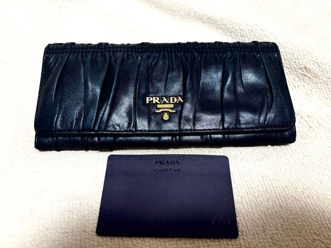 PRADA ブラックレザー 長財布　ギャザー　ゴールド　プラダ財布