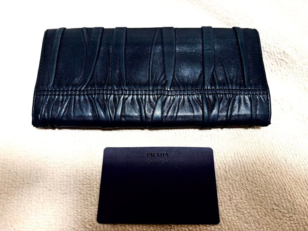 PRADA ブラックレザー 長財布　ギャザー　ゴールド　プラダ財布